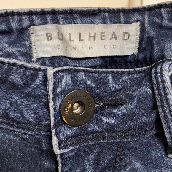 Size 7 Bullhead skinny high rise stretch jeans 28” inseam - Picture 2 of 7